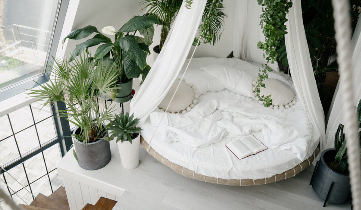canopy bed